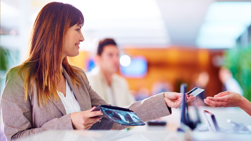 woman-card-hand-800x450